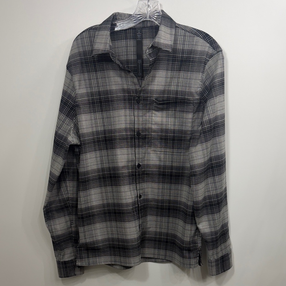 Lululemon Men’s Mason’s Peak black white plaid flannel size medium.